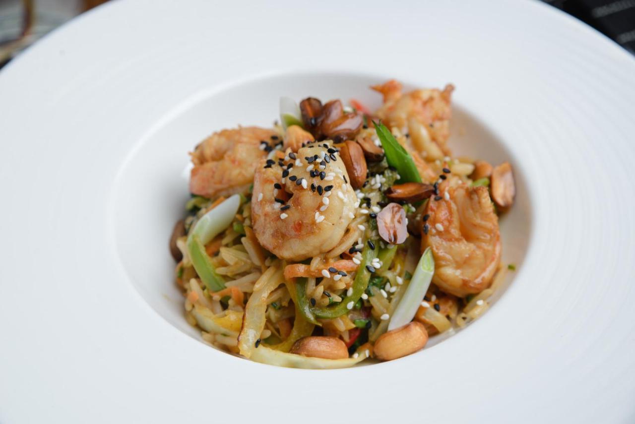 Royal Tulip Hotel & Casino, تبليسي المظهر الخارجي الصورة Shrimp chow mein