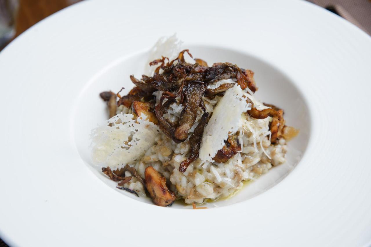 Royal Tulip Hotel & Casino, تبليسي المظهر الخارجي الصورة A risotto with black truffle