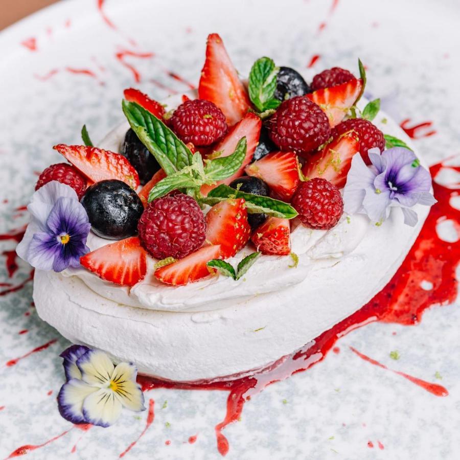 Royal Tulip Hotel & Casino, تبليسي المظهر الخارجي الصورة Pavlova