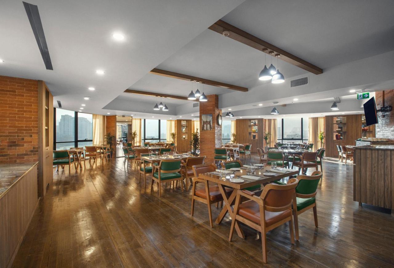 Royal Tulip Hotel & Casino, تبليسي المظهر الخارجي الصورة The restaurant at the 10th floor