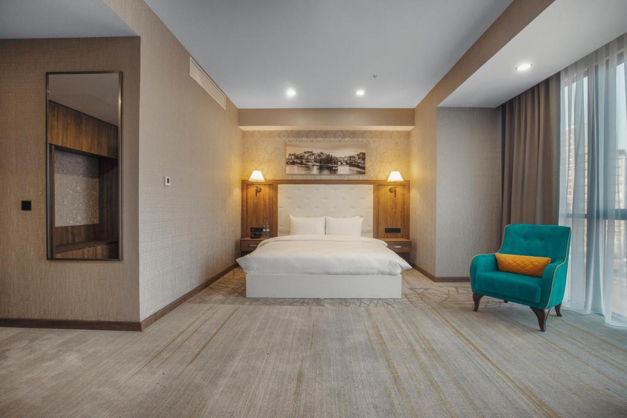 Royal Tulip Hotel & Casino, تبليسي المظهر الخارجي الصورة Deluxe Room