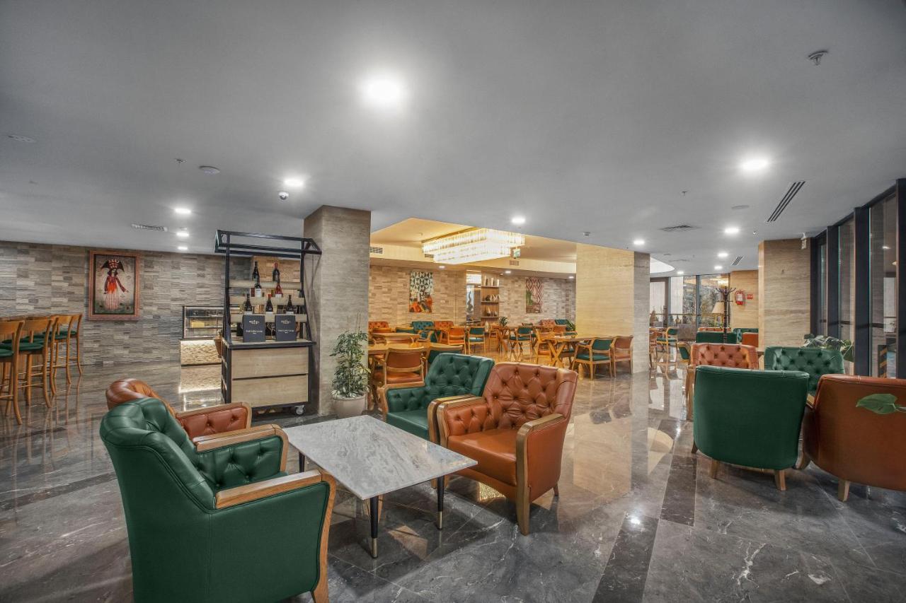 Royal Tulip Hotel & Casino, تبليسي المظهر الخارجي الصورة The lounge at the airport