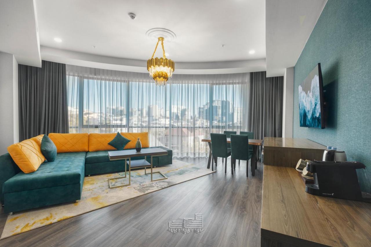 Royal Tulip Hotel & Casino, تبليسي المظهر الخارجي الصورة Suite at the hotel