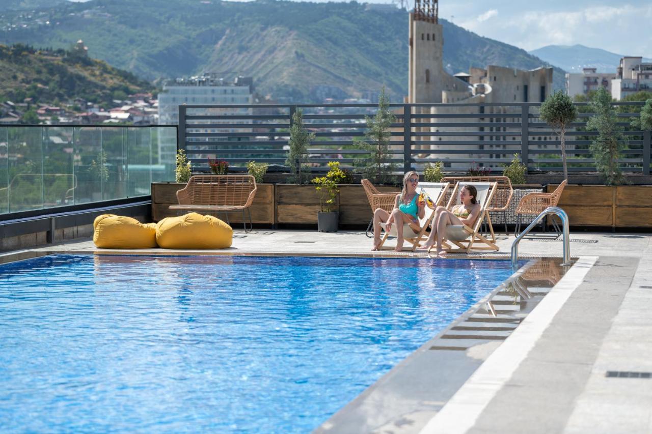 Royal Tulip Hotel & Casino, تبليسي المظهر الخارجي الصورة Rooftop pool