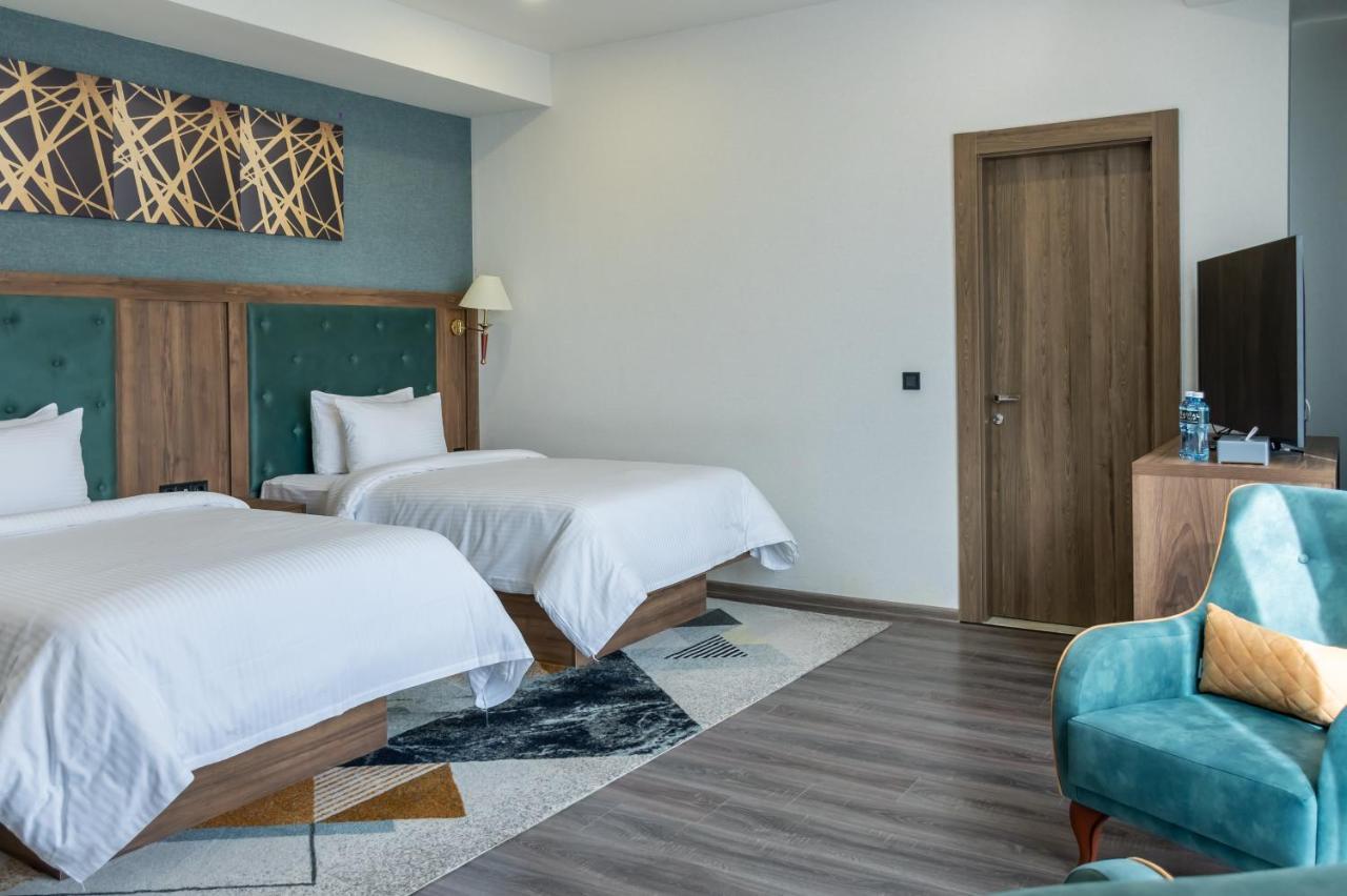 Royal Tulip Hotel & Casino, تبليسي المظهر الخارجي الصورة A room at the hotel