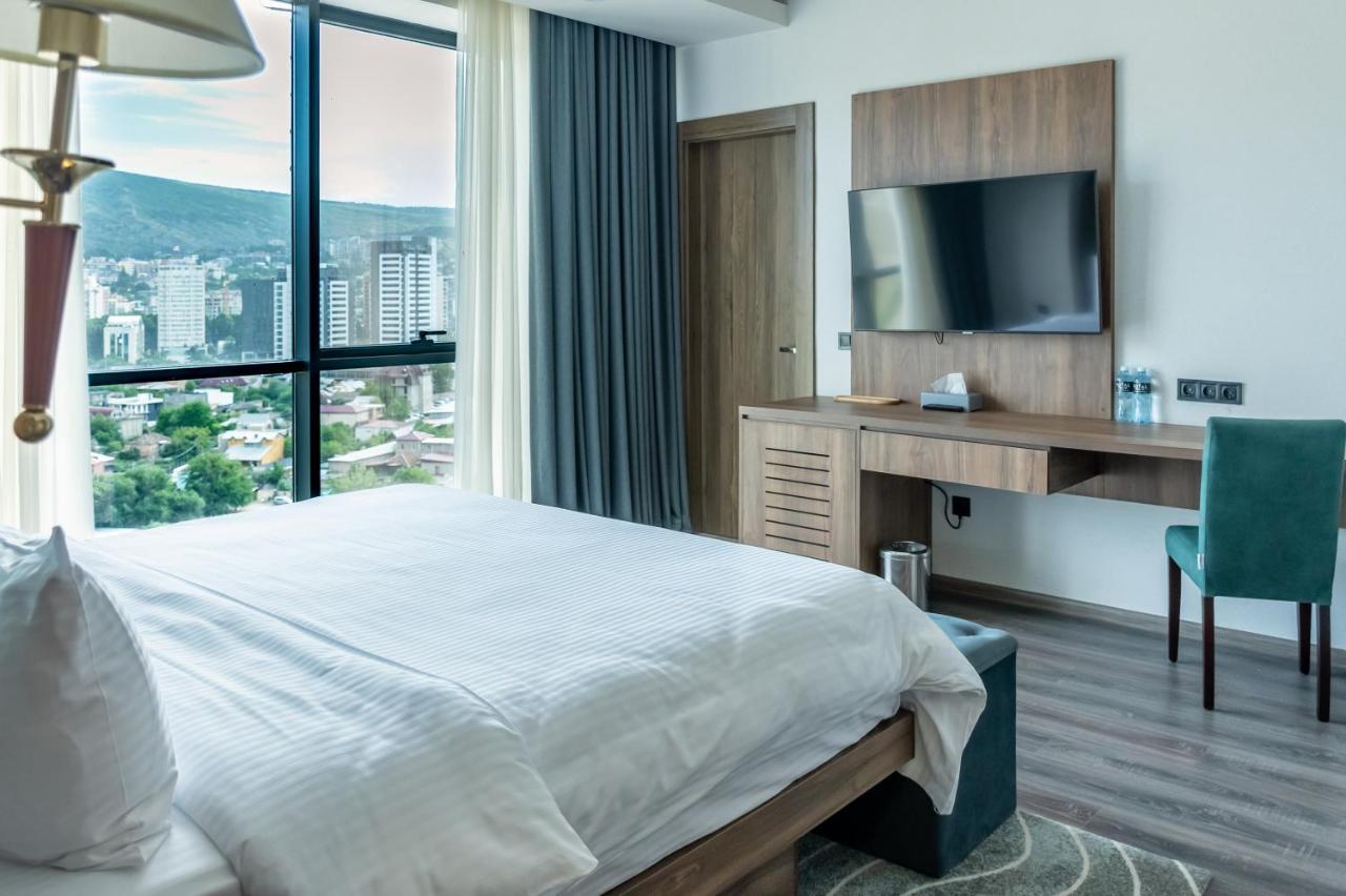 Royal Tulip Hotel & Casino, تبليسي المظهر الخارجي الصورة A bedroom at the hotel