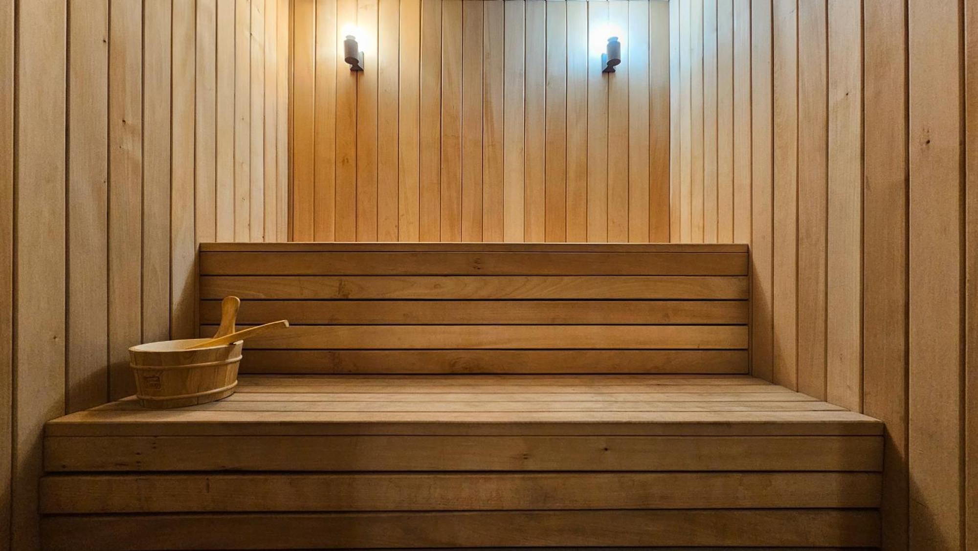 Royal Tulip Hotel & Casino, تبليسي المظهر الخارجي الصورة A Finnish sauna